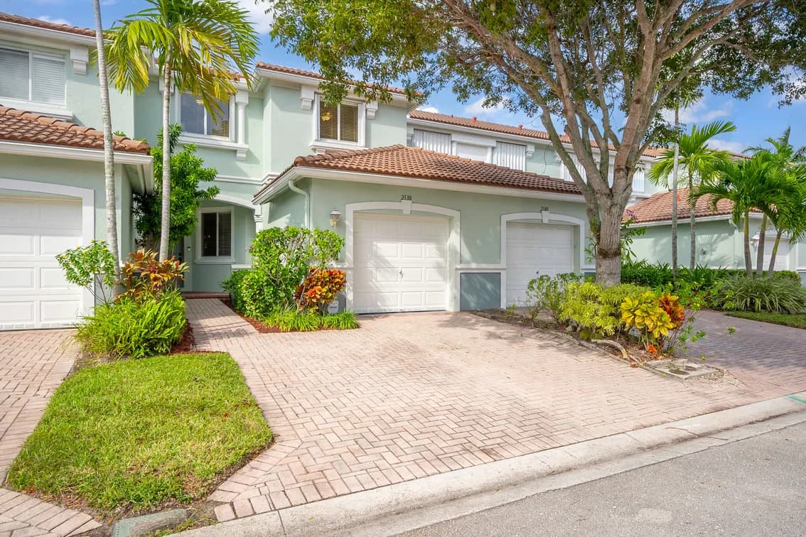 Thousand Oaks Townhouse Riviera Beach, Online Auction, Palm Beach County — auction photograph 3
