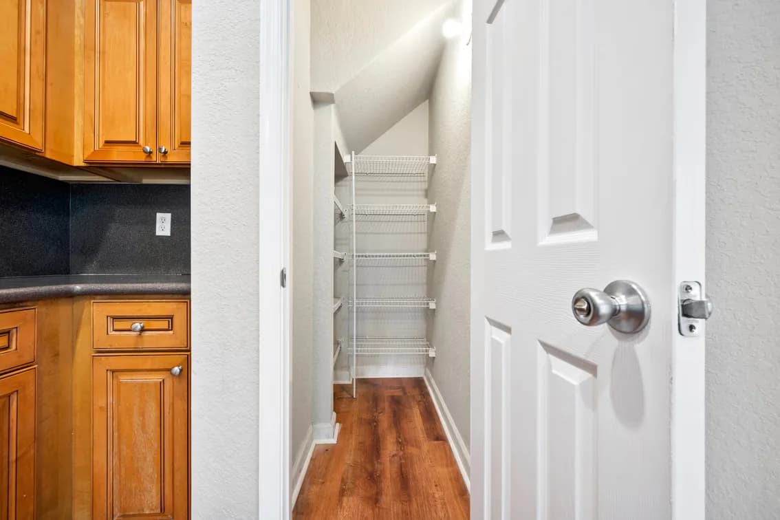 Thousand Oaks Townhouse Riviera Beach, Online Auction, Palm Beach County — auction photograph 14
