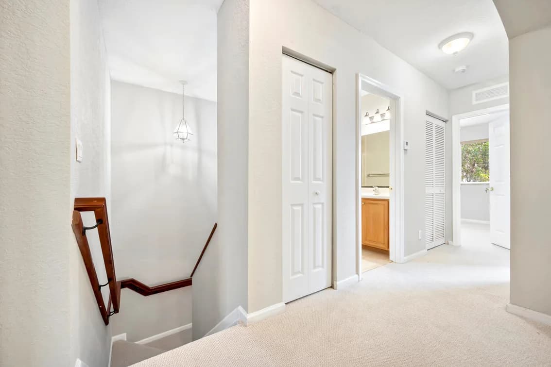 Thousand Oaks Townhouse Riviera Beach, Online Auction, Palm Beach County — auction photograph 17