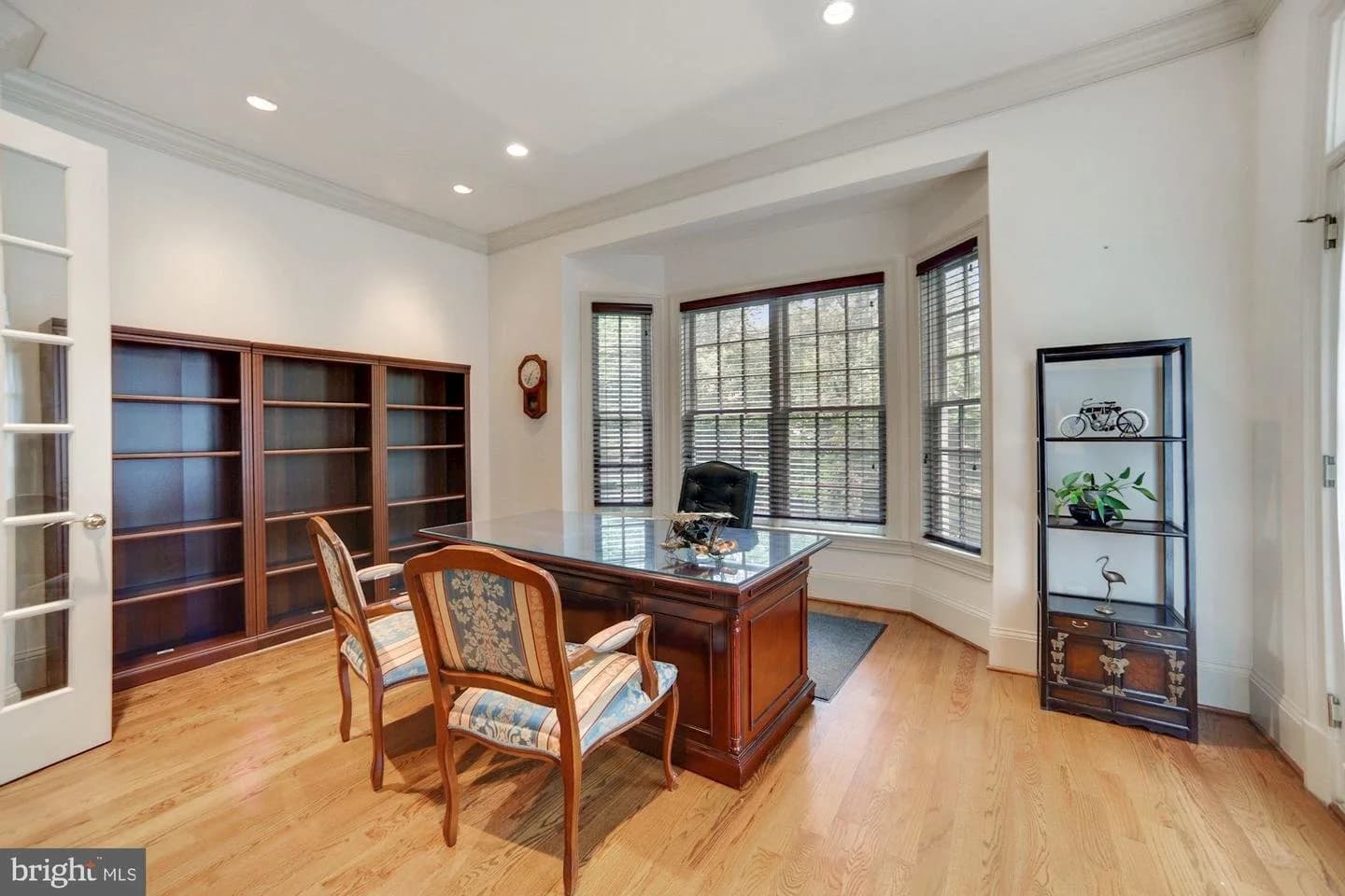 $2.7 Million McLean Mansion Downsizing Online Auction — auction photograph 4