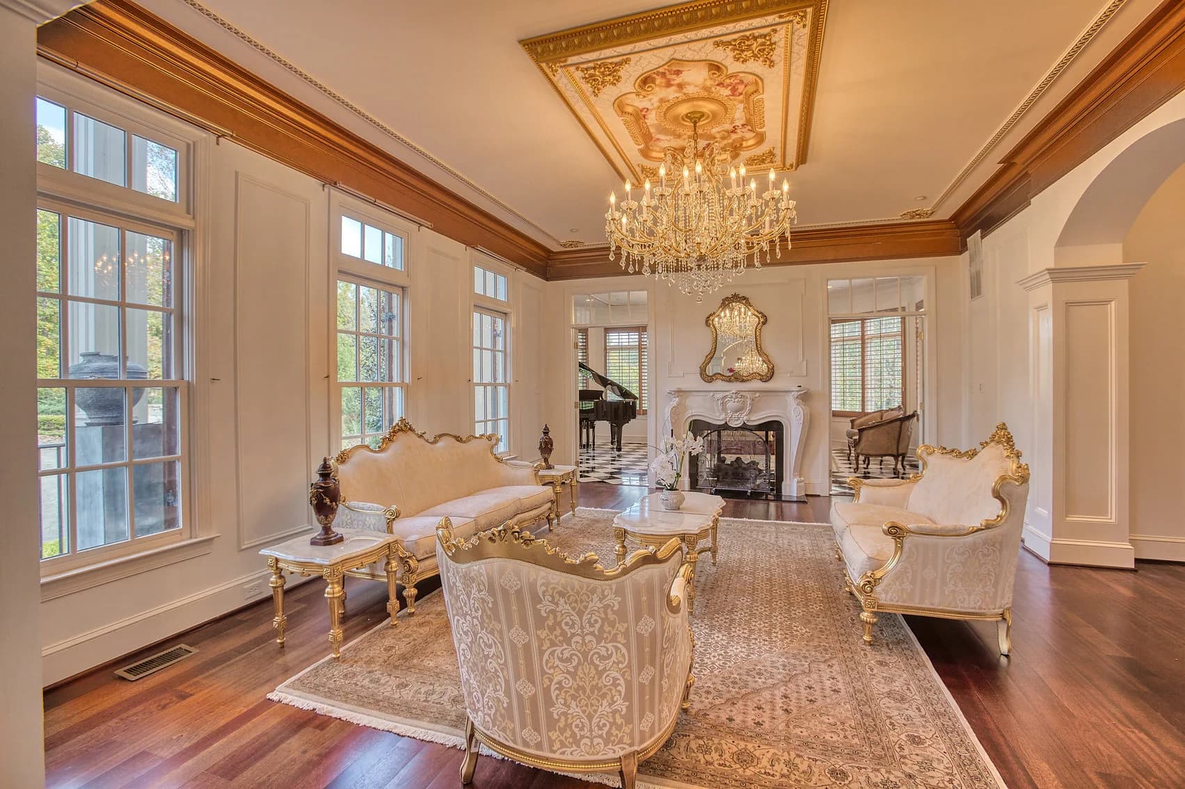 Potomac REAL ESTATE Online Auction, Palatine Manor — auction photograph 9
