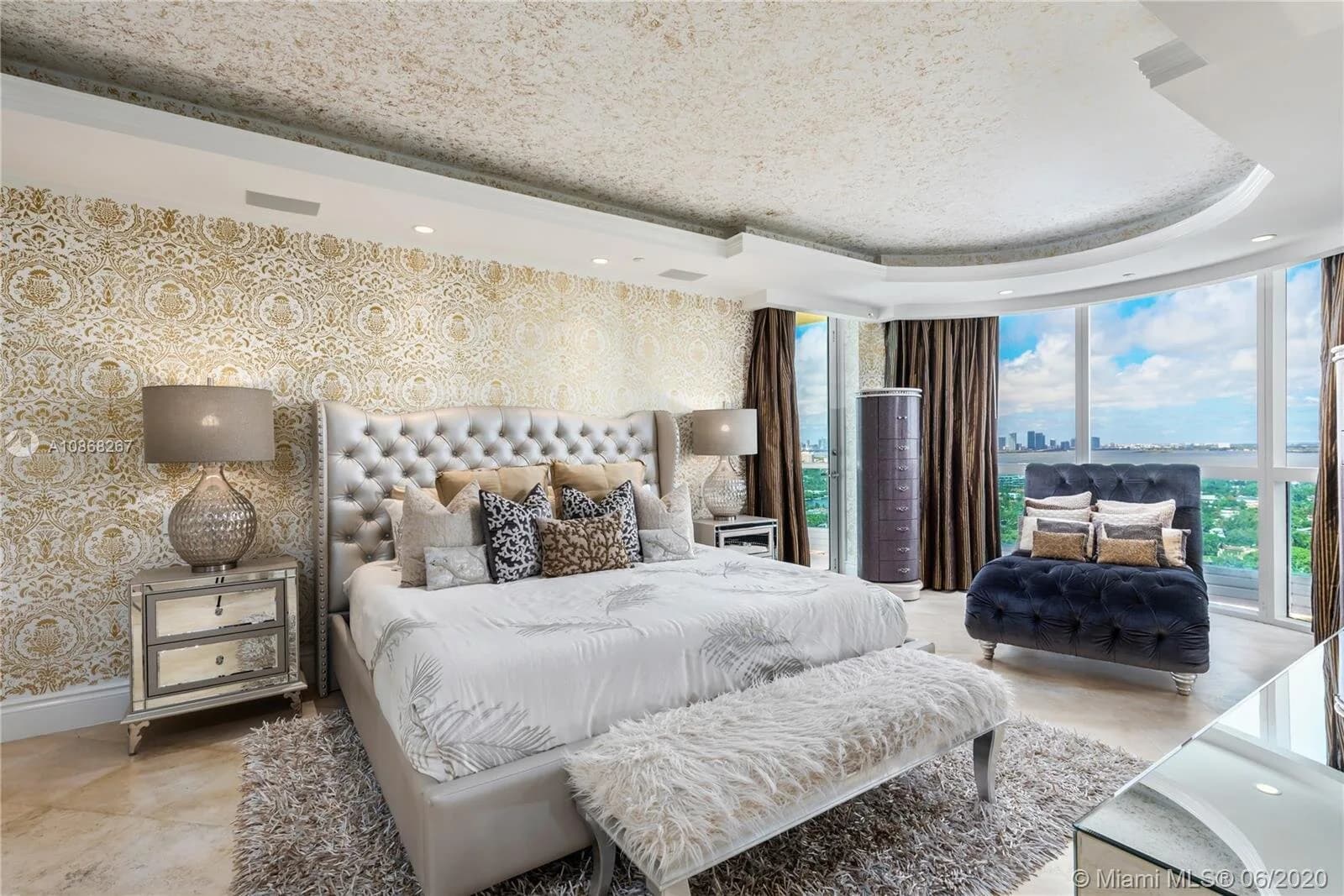 Miami Beach $4.5 M Penthouse, Online Downsizing Auction — auction photograph 3